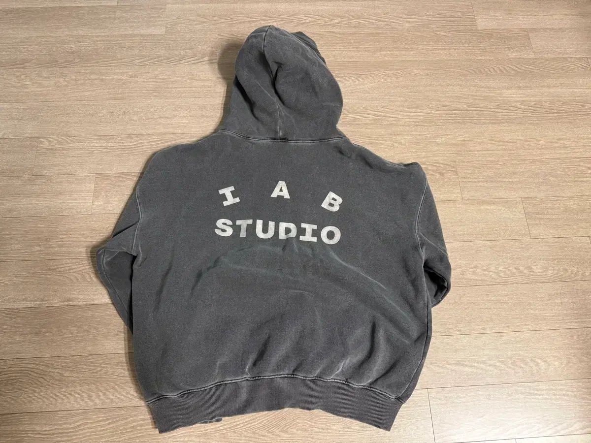 IAB Studio ピグメント フーディー L