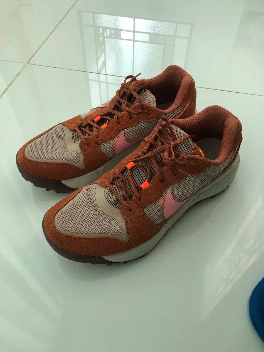 ナイキ acg ローゲート トレイルシューズ ベージュピンク 290