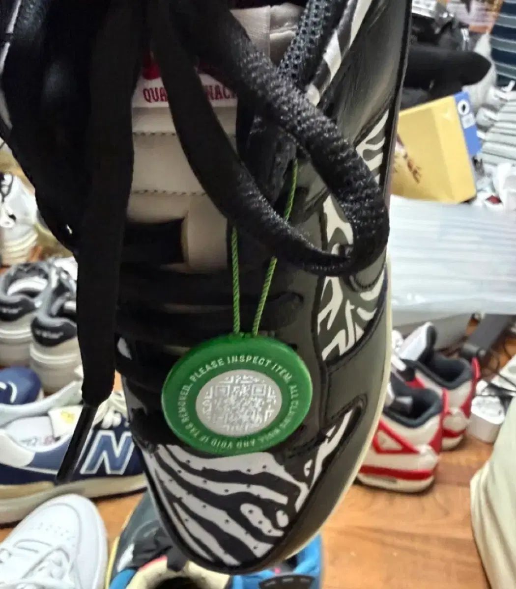  NIKE × QUARTERSNACKS SB ダンク ロー ゼブラ ケーキ スニーカー 靴