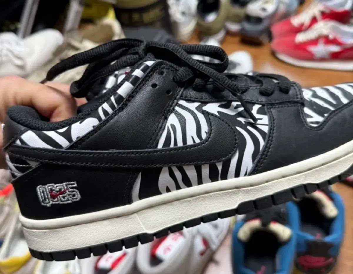 NIKE × QUARTERSNACKS SB ダンク ロー ゼブラ ケーキ