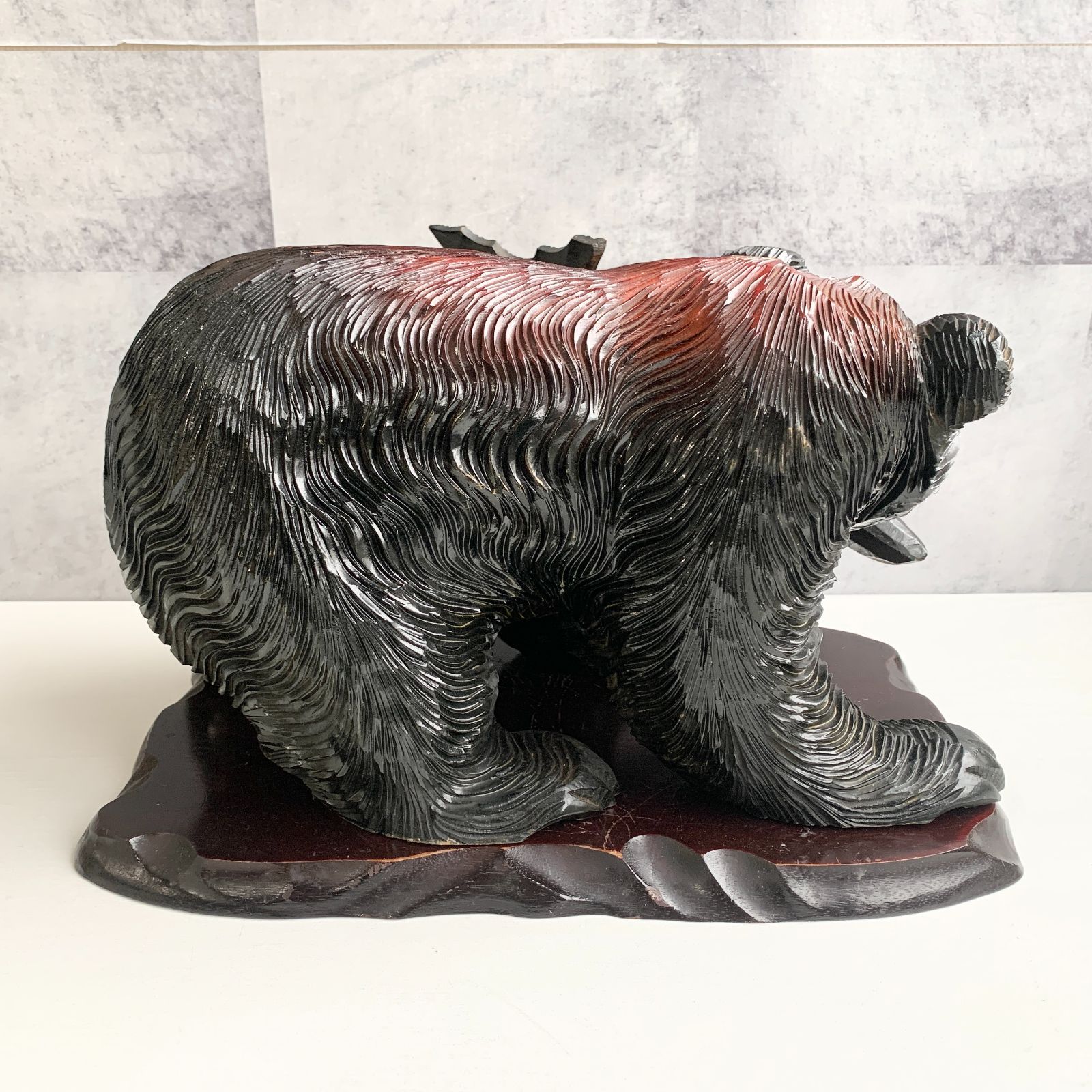 木彫り熊 工芸品 置物 アンティーク 魚持ち 台座付き インテリア 彫刻