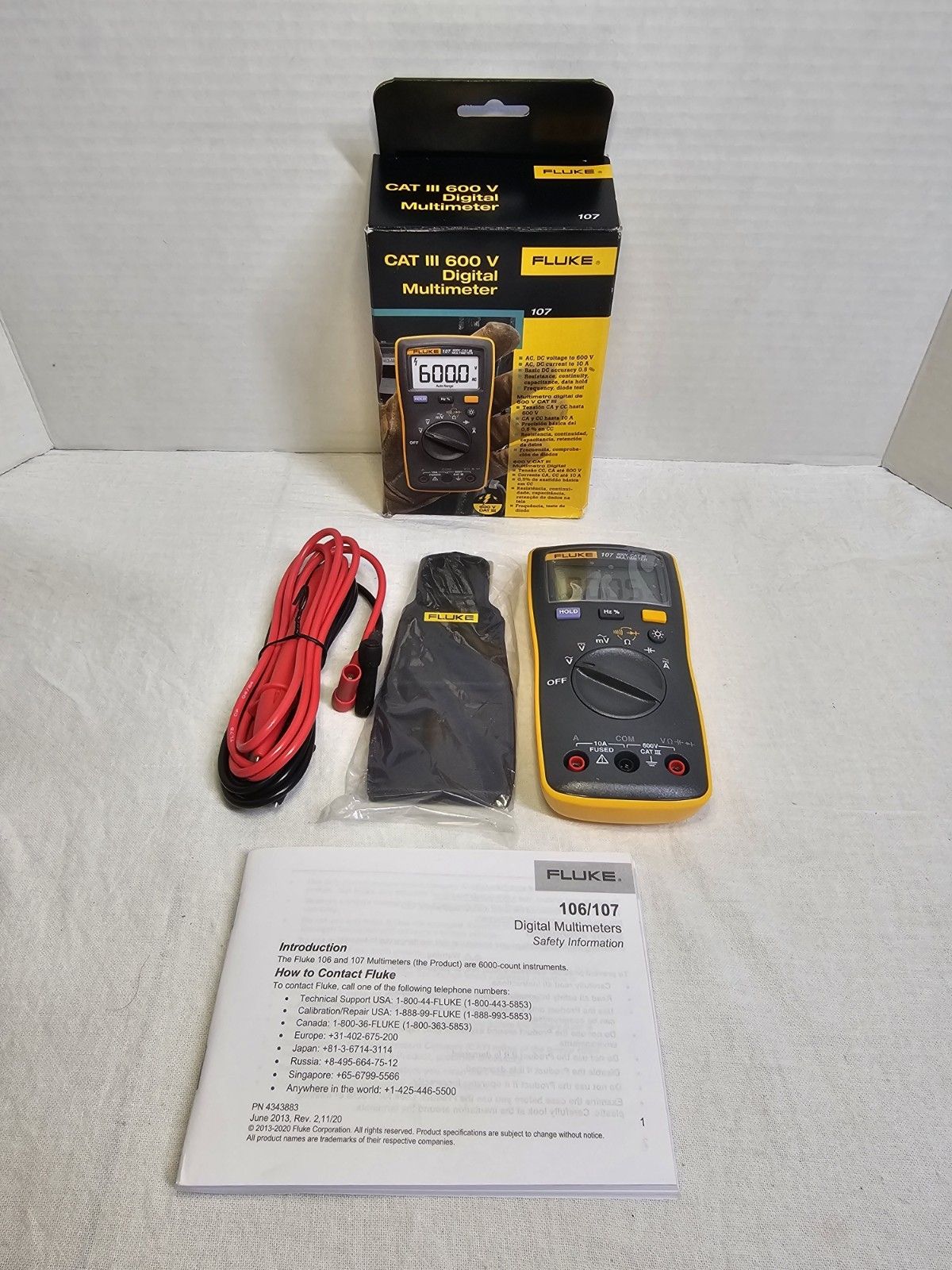 Fluke 107 AC DC 電流ハンドヘルド デジタル マルチメーター Cat III 600 V 開封済み