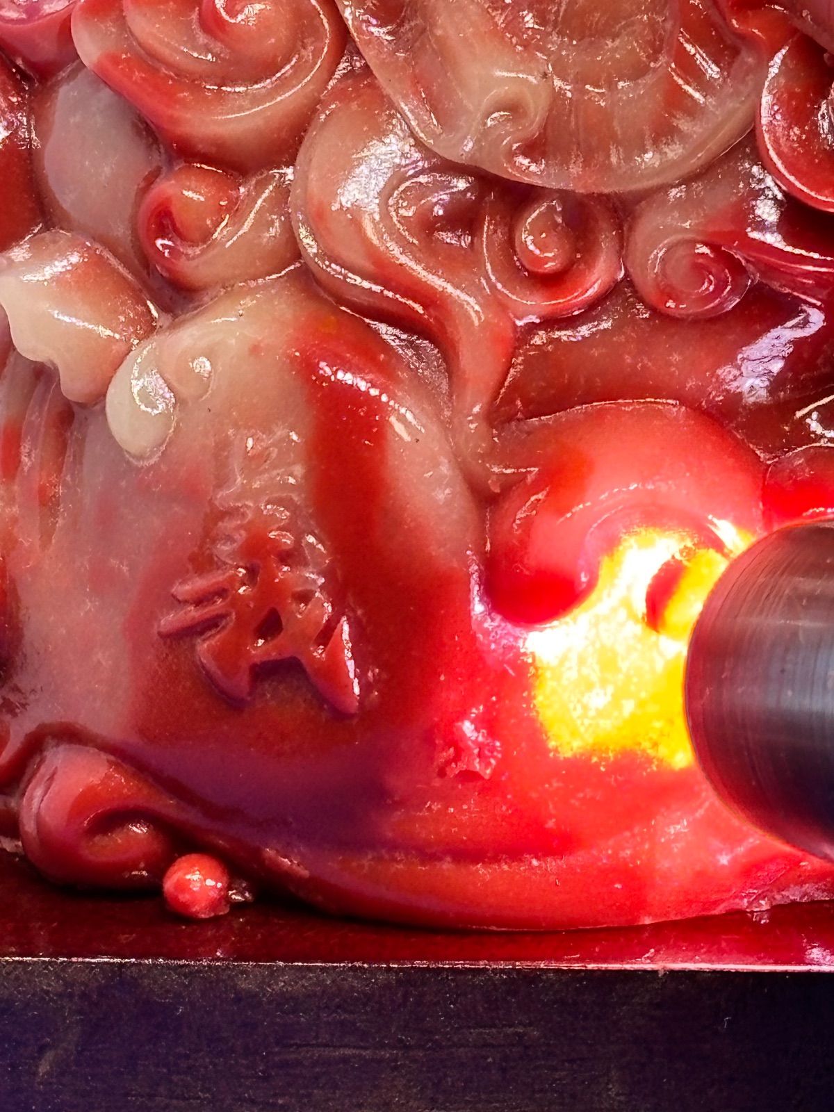 極美品 寿山石荔枝凍 忠義関公精雕置物台座付約15