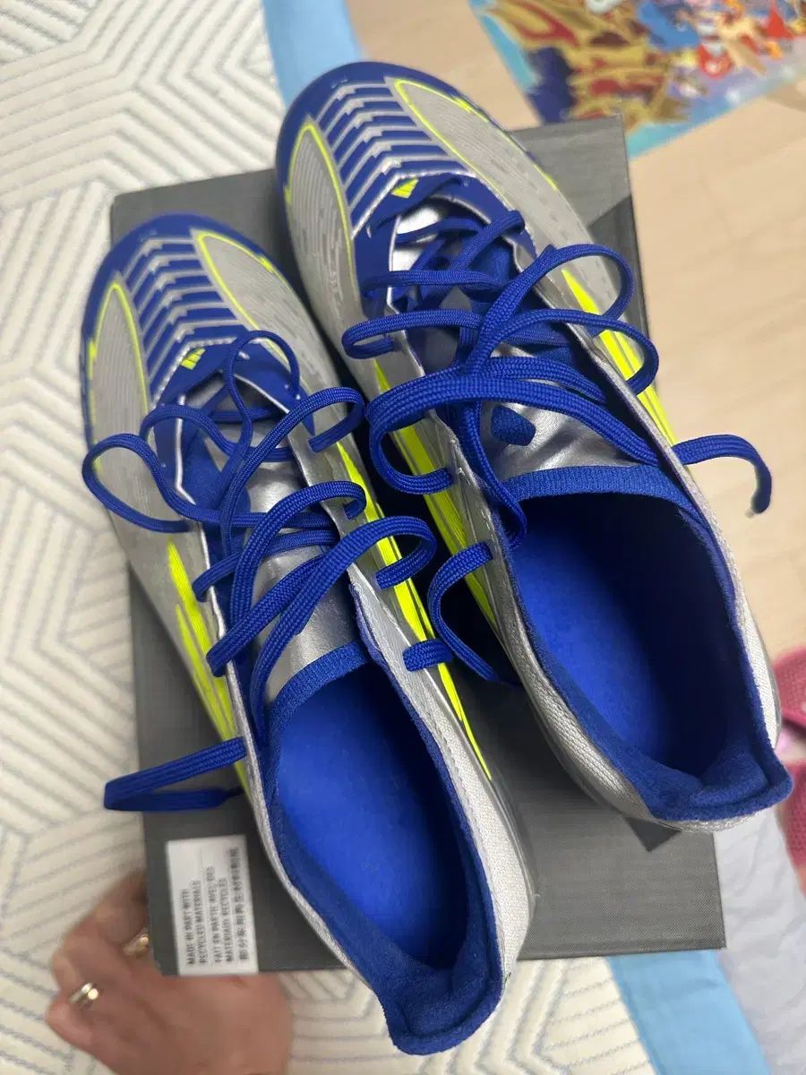 アディダス サッカーシューズ シルバー|ブルー