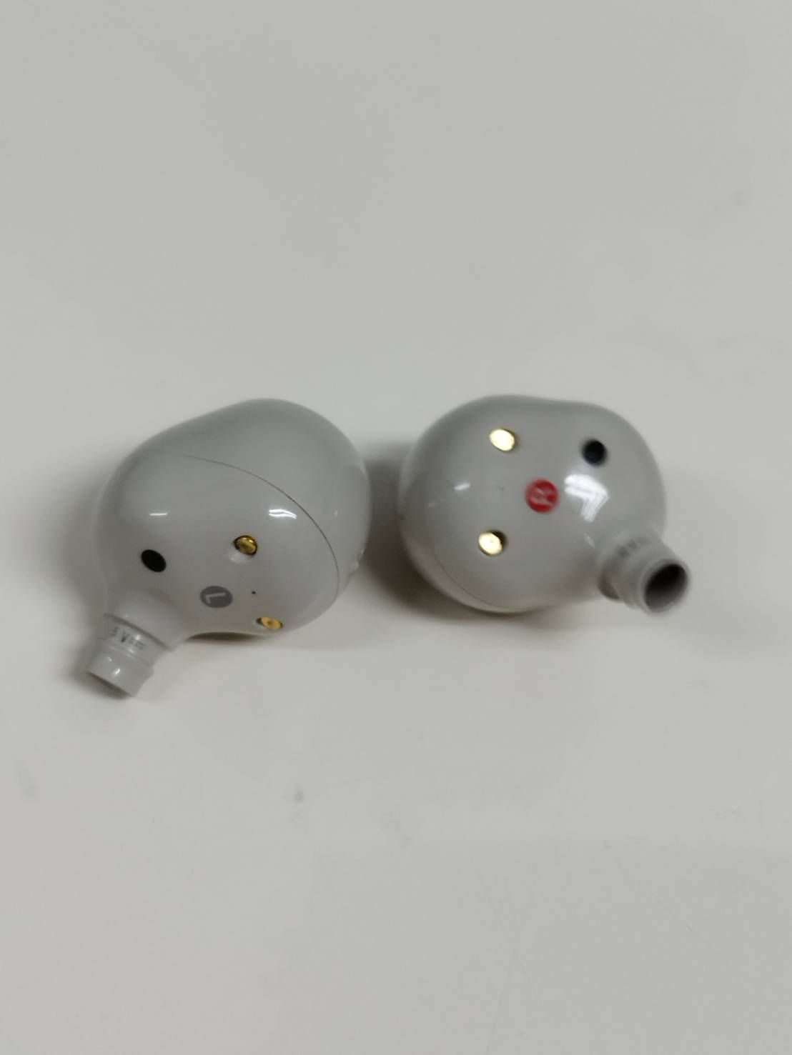 ジャンク】SONY WF-1000XM5/プラチナシルバー/YY2963/ワイヤレス