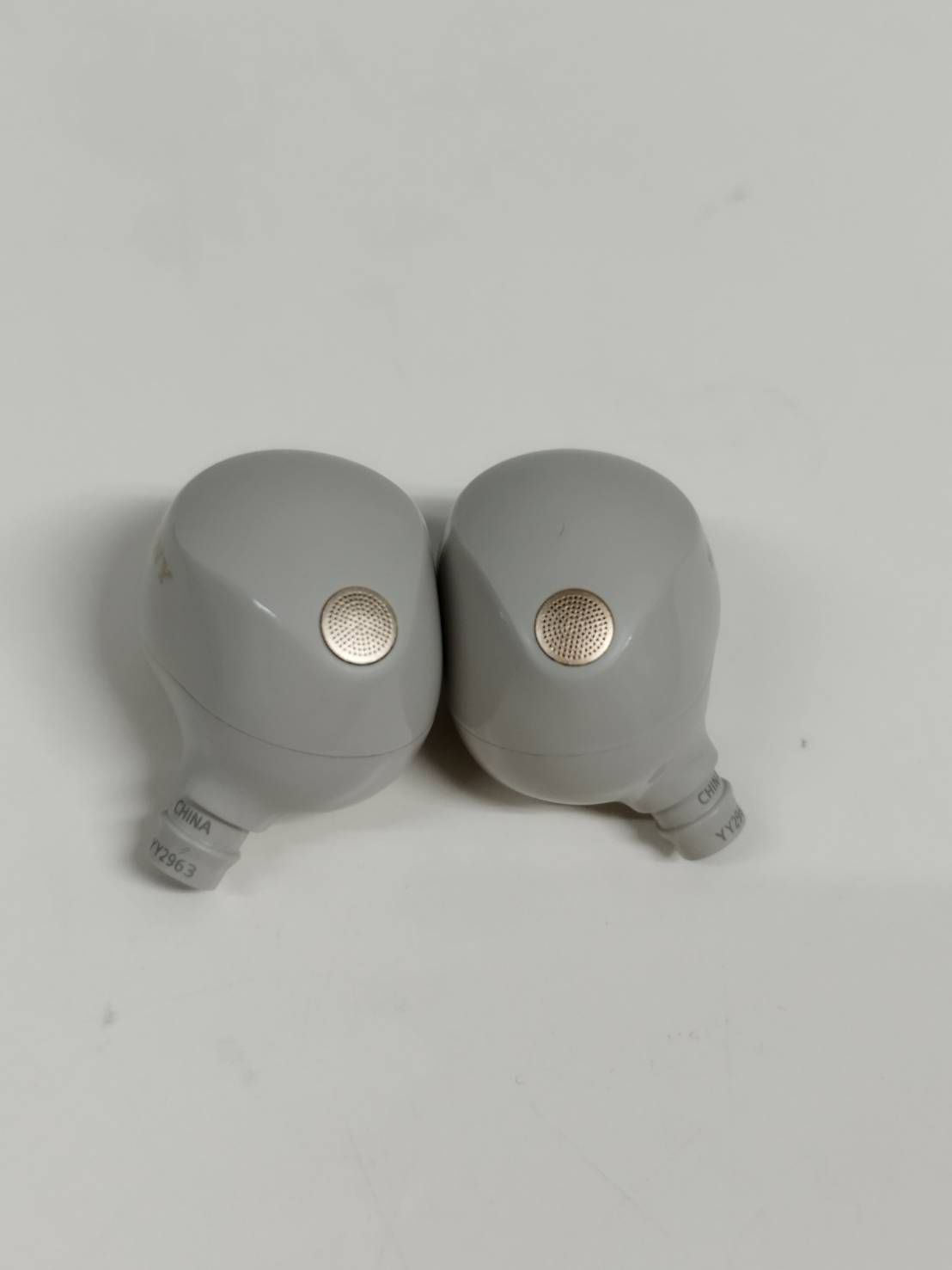 ジャンク】SONY WF-1000XM5/プラチナシルバー/YY2963/ワイヤレス