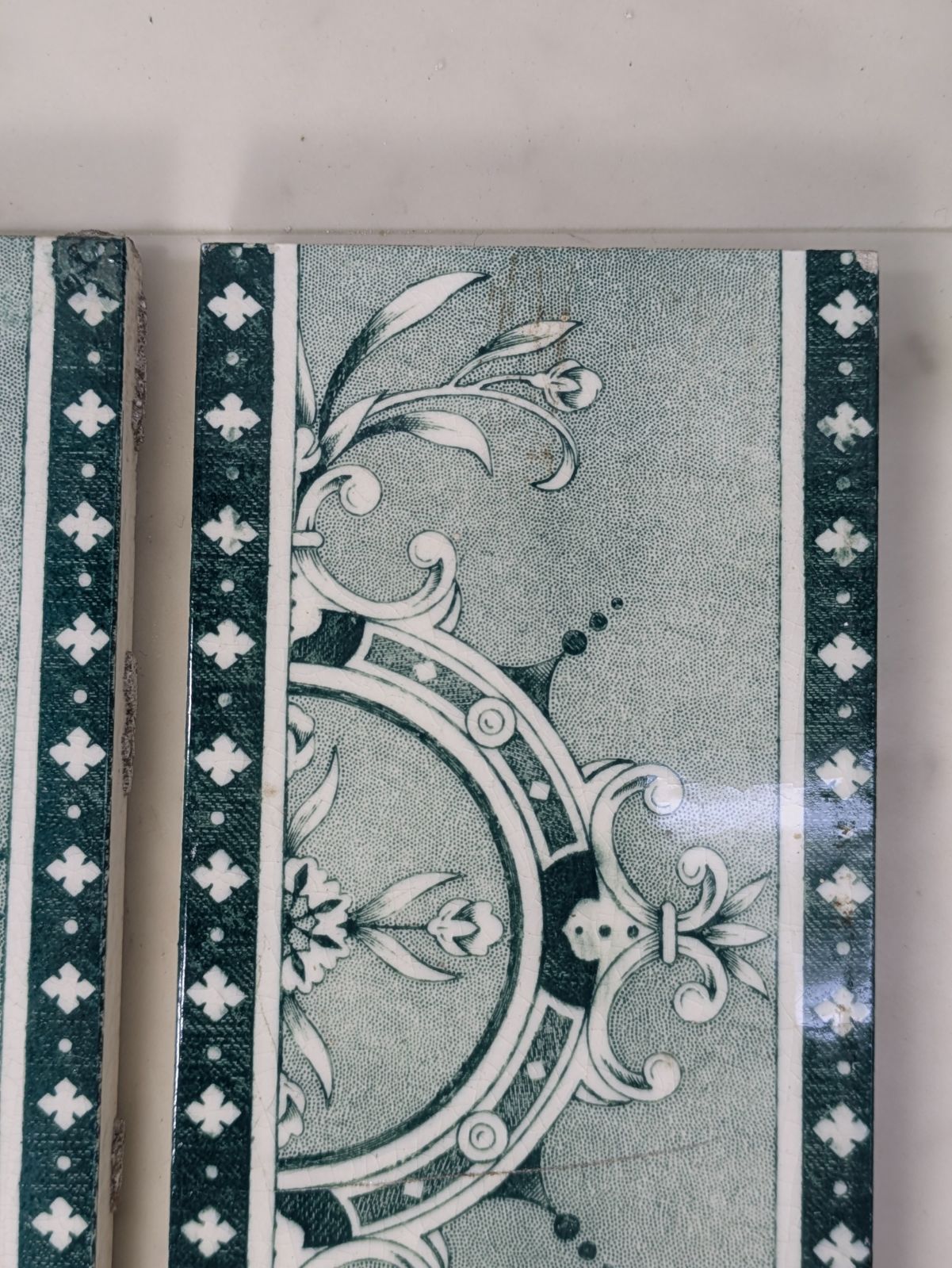 イギリス アンティーク タイル.2枚セット - メルカリ