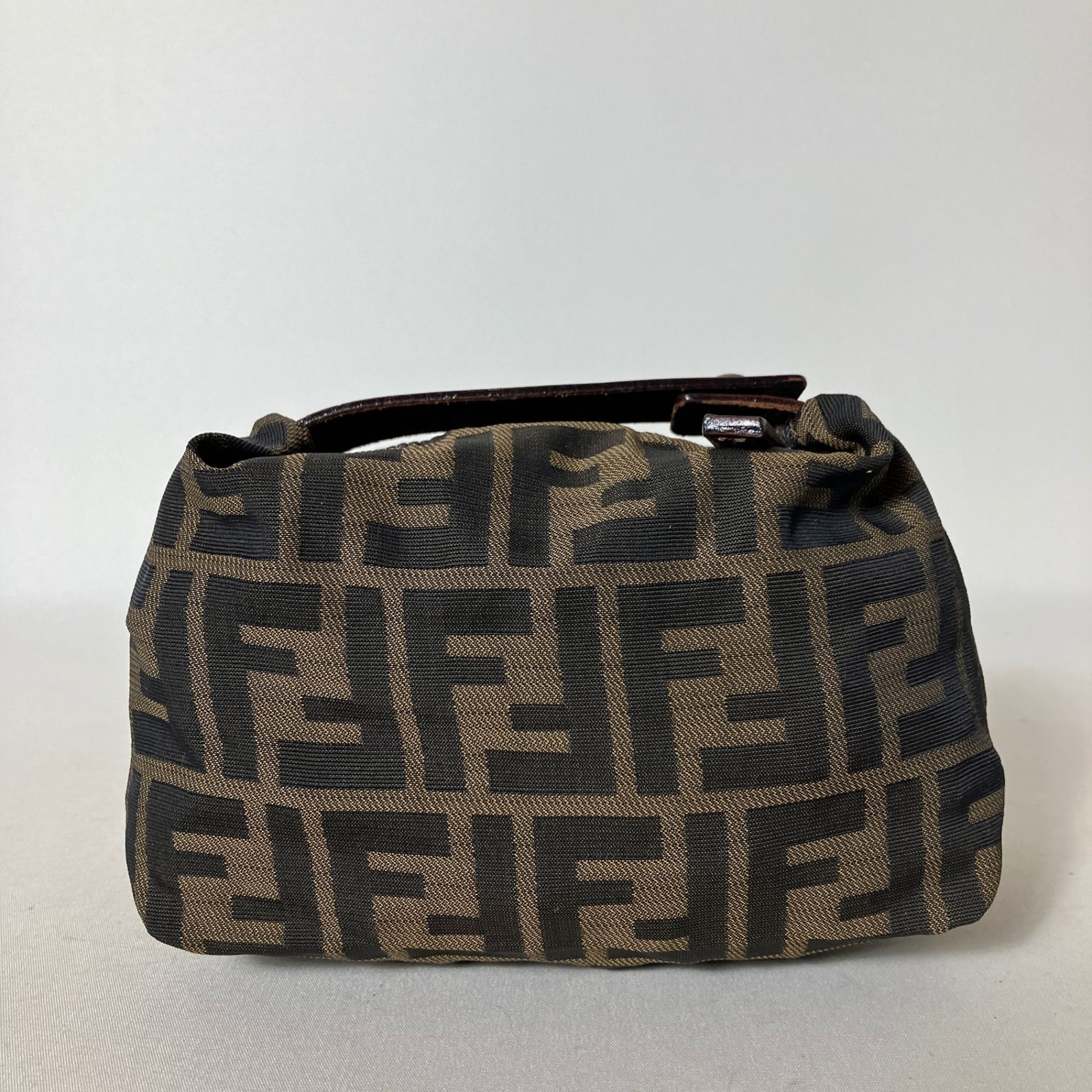 2511-331｜フェンディ マルチポーチ ダークブラウン ズッカ柄 - メルカリ