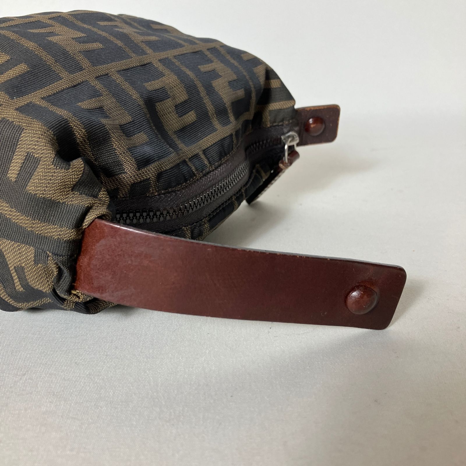 2511-331｜フェンディ マルチポーチ ダークブラウン ズッカ柄 - メルカリ