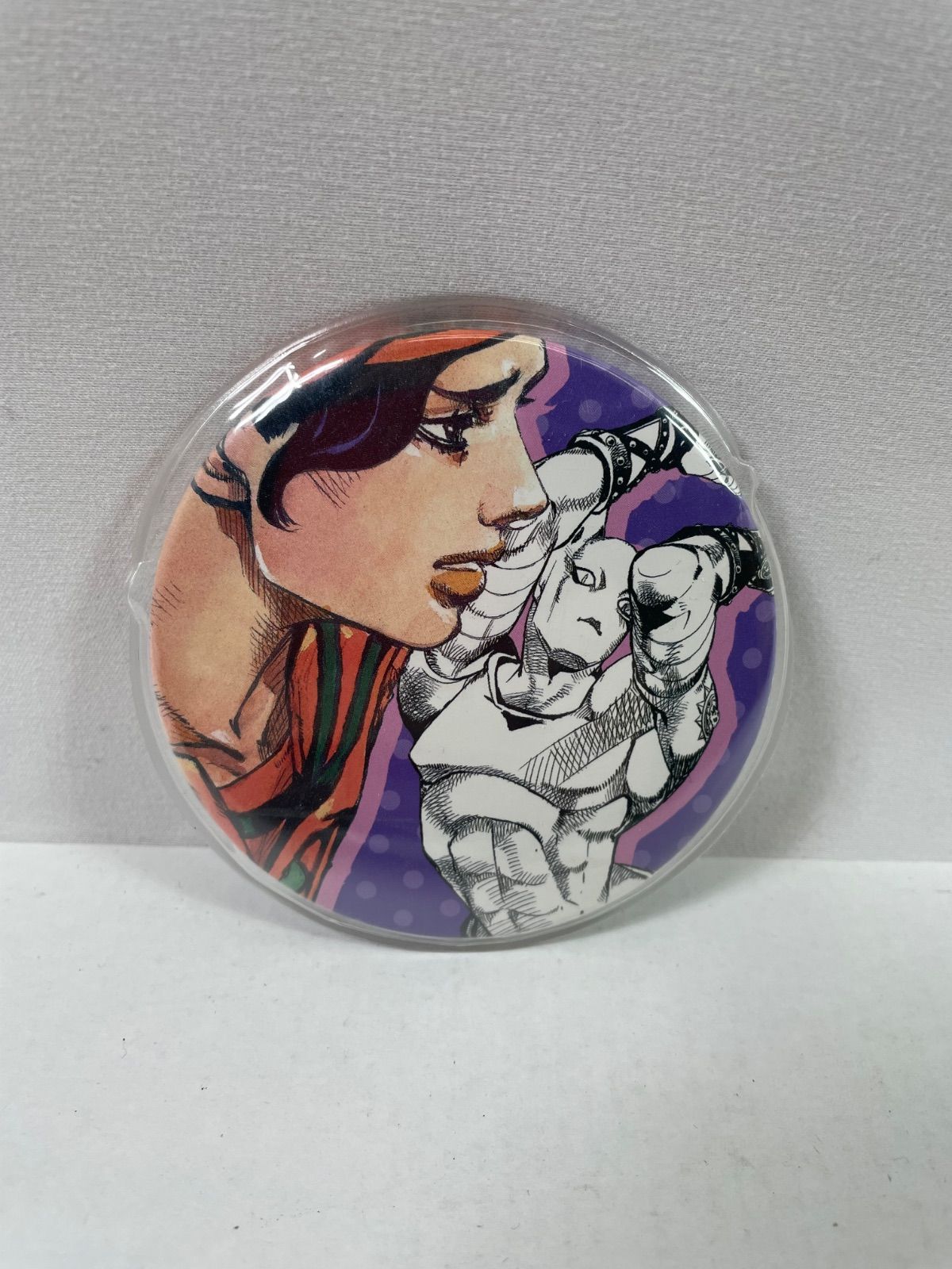 2404・JOJO 吉良 吉影 ジョジョ展 缶バッジ 第8部 - メルカリ