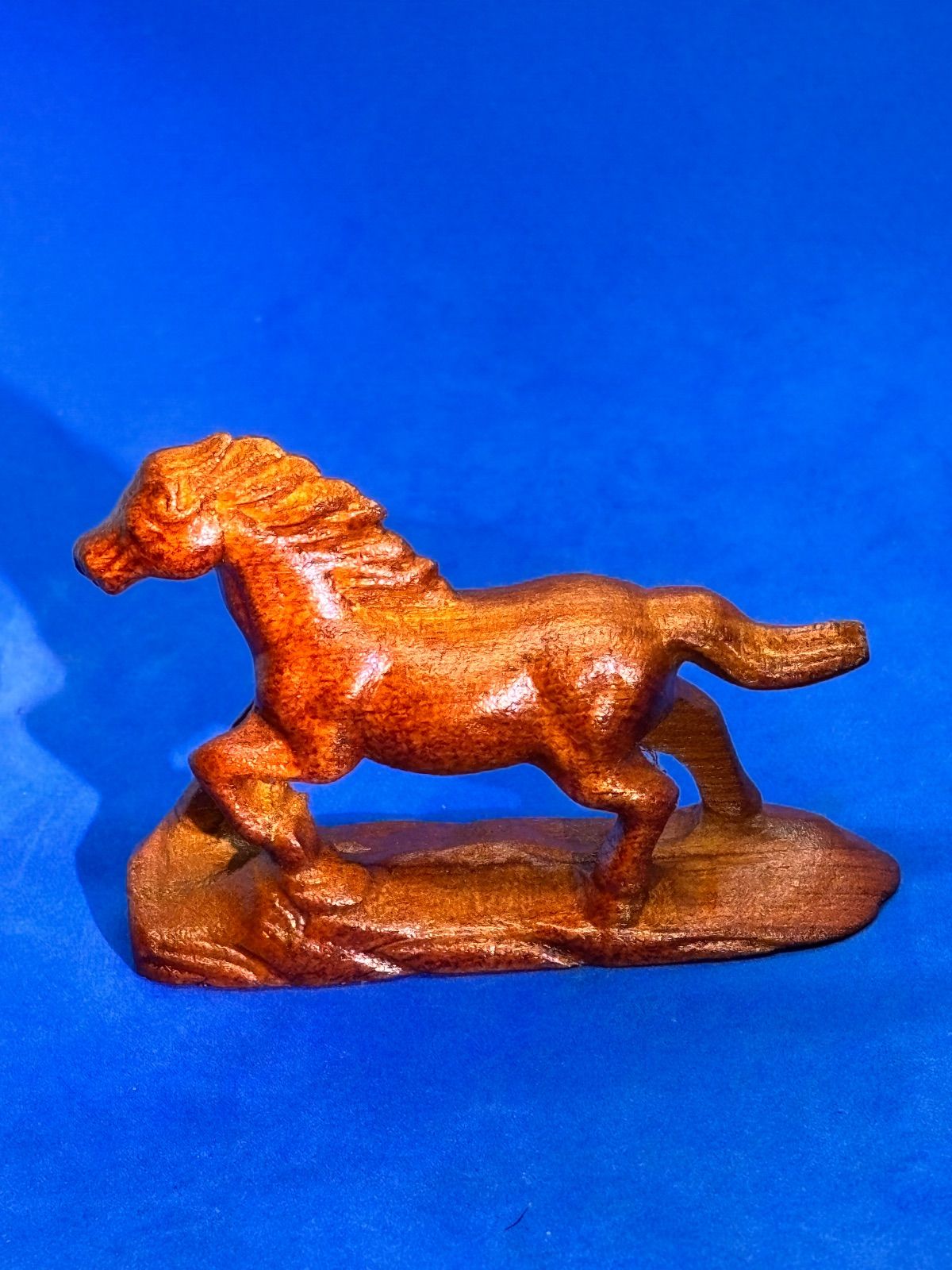 黄花梨 一馬当先 精雕ミニ置物 8mm馬年・オフィスに最適 5887-1/2