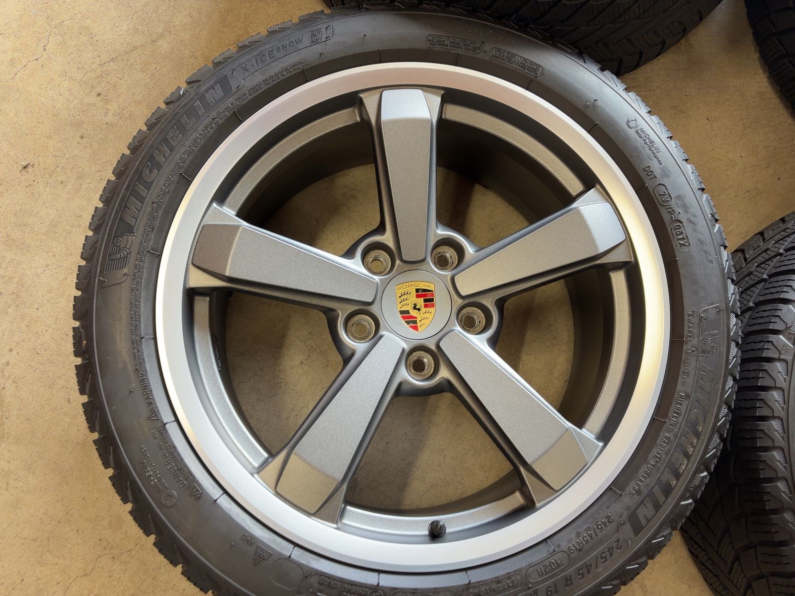 ポルシェ ダカール ミシュラン スノー バリ山付 品セット