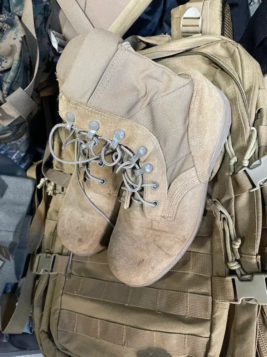 ミリタリー ゴー ミリタリーブーツ スタイリッシュ