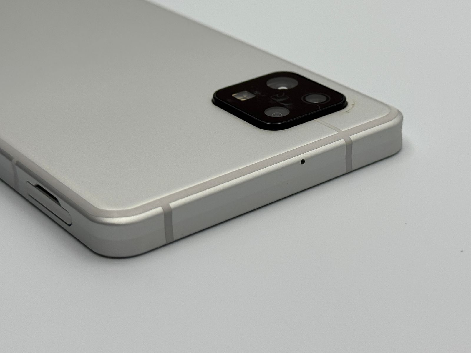 中古B】AQUOS sense6s SH-RM19s シルバー 楽天モバイル SIMフリー 白