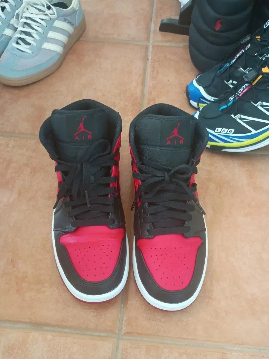 250 エアジョーダン1 ミッド ブレーザー 2020