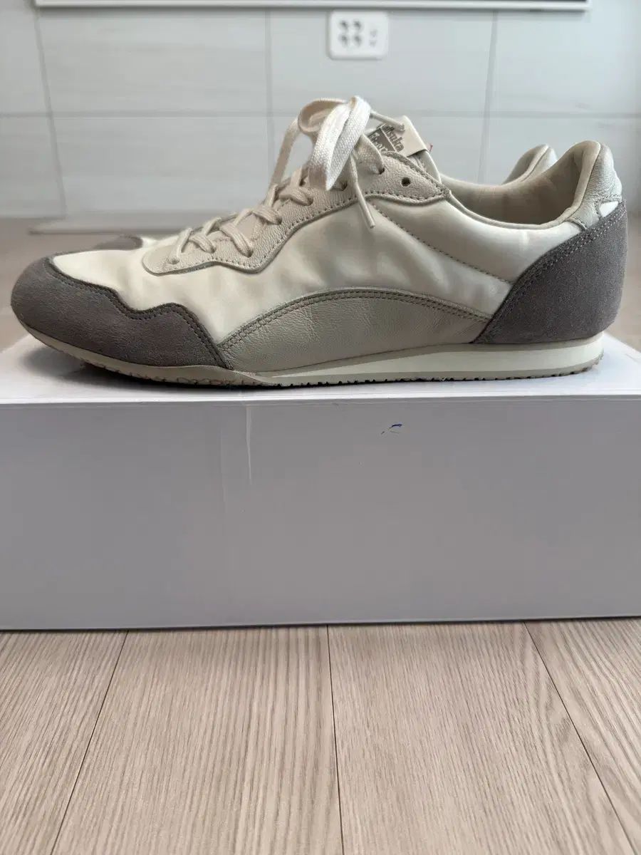 オニツカタイガー セラノ クリーム