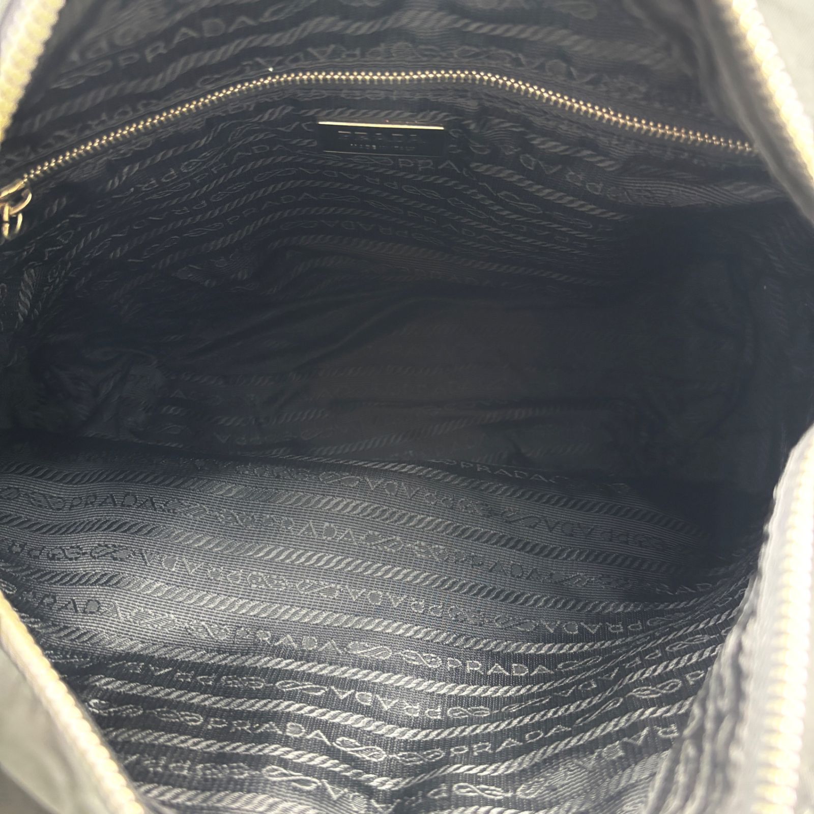 PRADA プラダ トートバッグ ハンドバッグ 三角ロゴプレート テスートナイロン 軽量 軽い レザー 本革 ブラック ビジネス 大容量 A 4 PC 白タグ有り トートバッグ バッグ レディース