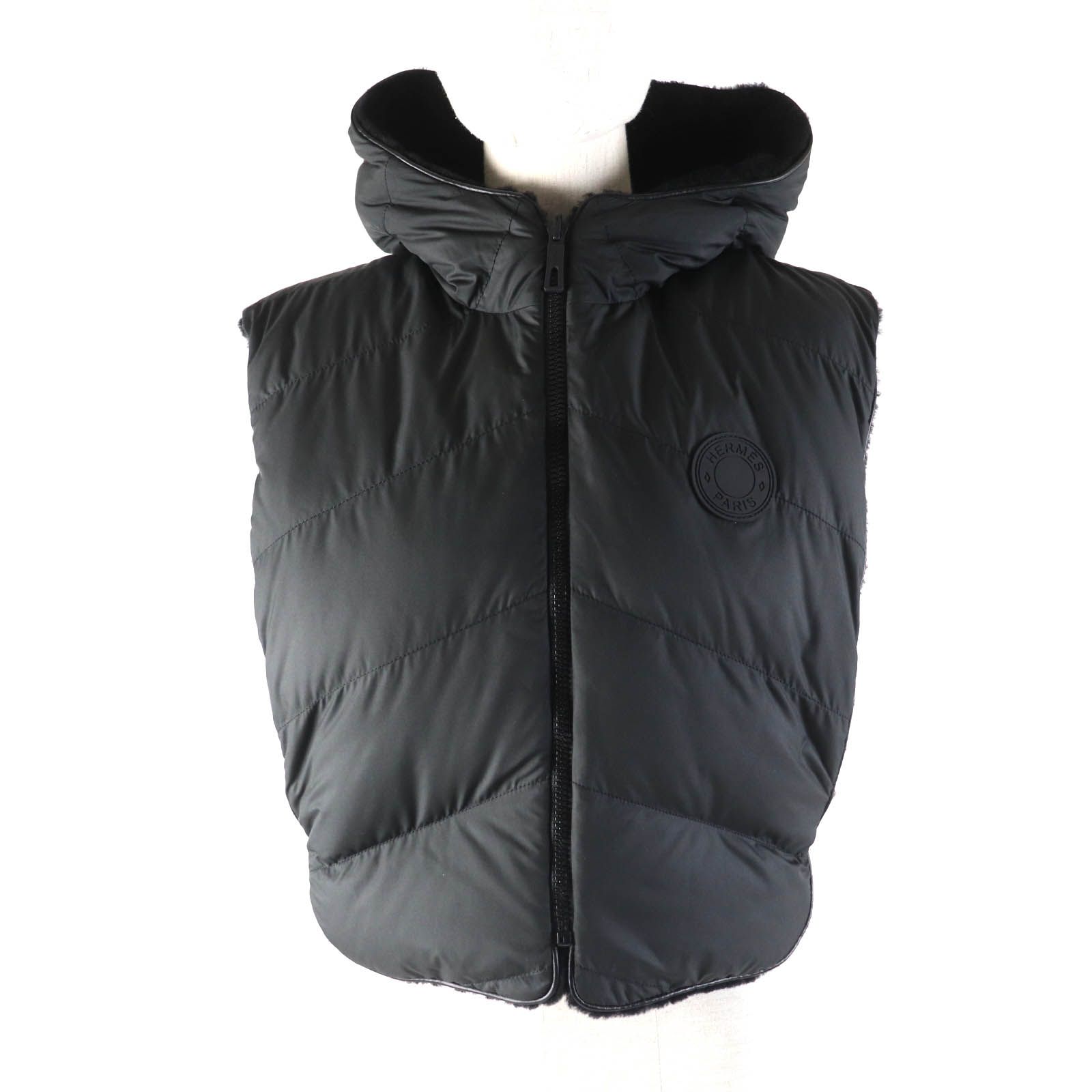 美品★HERMES エルメス 24AW 4H1233DF リバーシブル セリエワッペン付 レザー使い ラムファー ダウンベスト ジレ ブラック 38 レディース 美品☆HERMES エルメス 24AW 4H1233DF リバーシブル セリエワッペン付