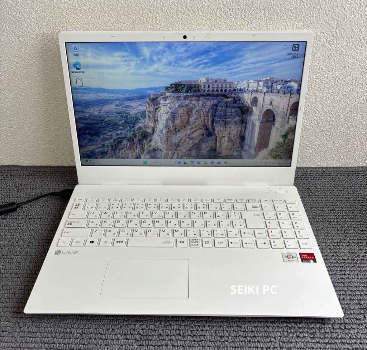 NEC LAVIE N1515/A AMD Athlon Silver 3050U メモリ4GB SSD 256GB AC