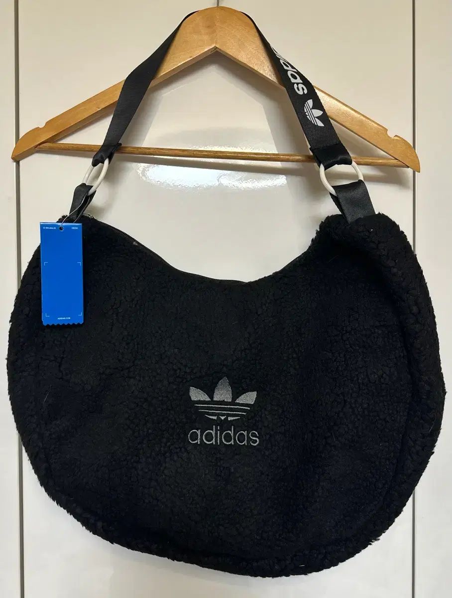 アディダス シェルパ ボア フリース ショルダーバッグ ブラック