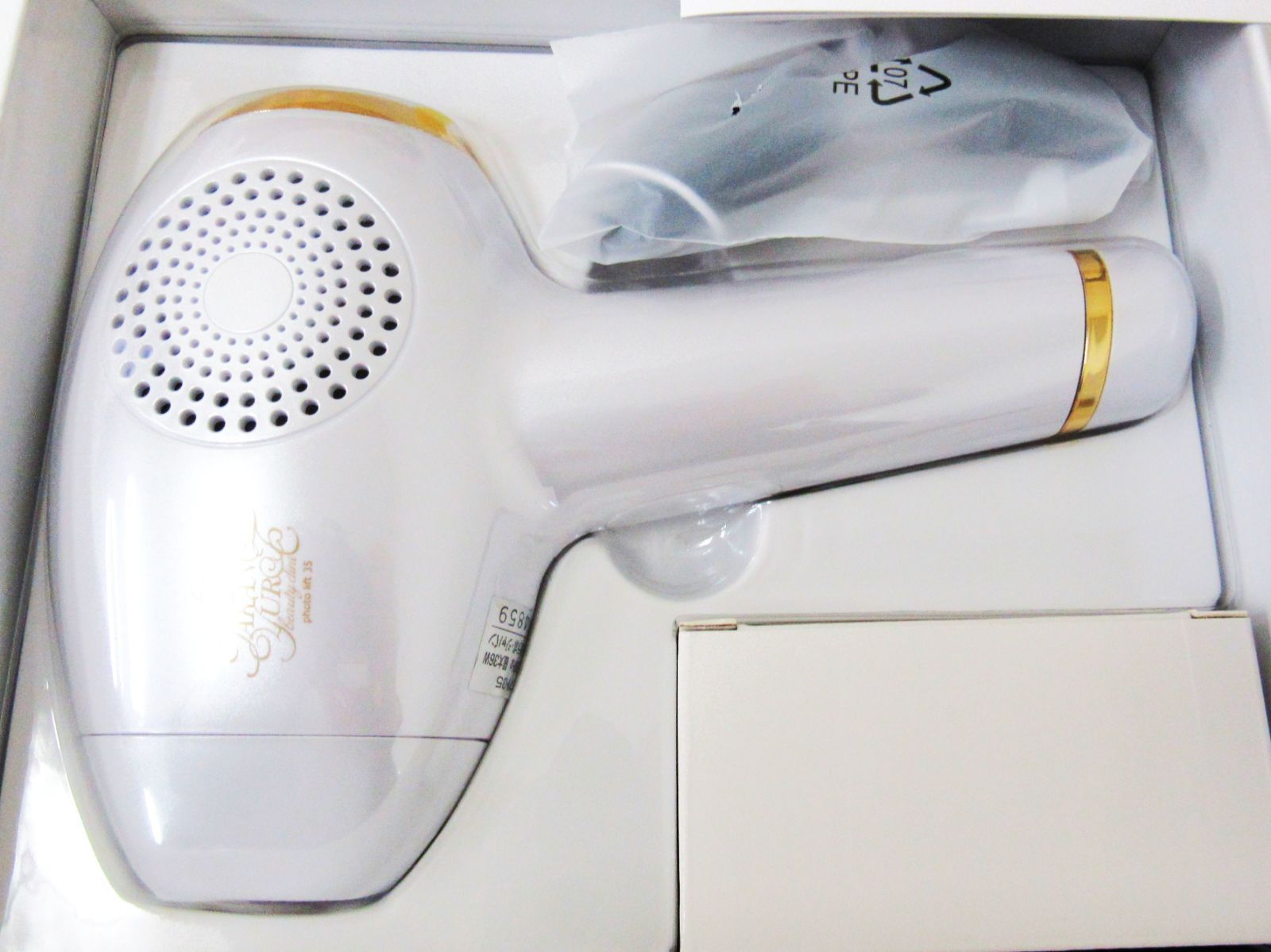 【匿名配送】未使用！ フォトリフト35 美顔器 ファスナーケース付き 匿名配送】未使用！ フォトリフト35 美顔器 ファスナーケース付き