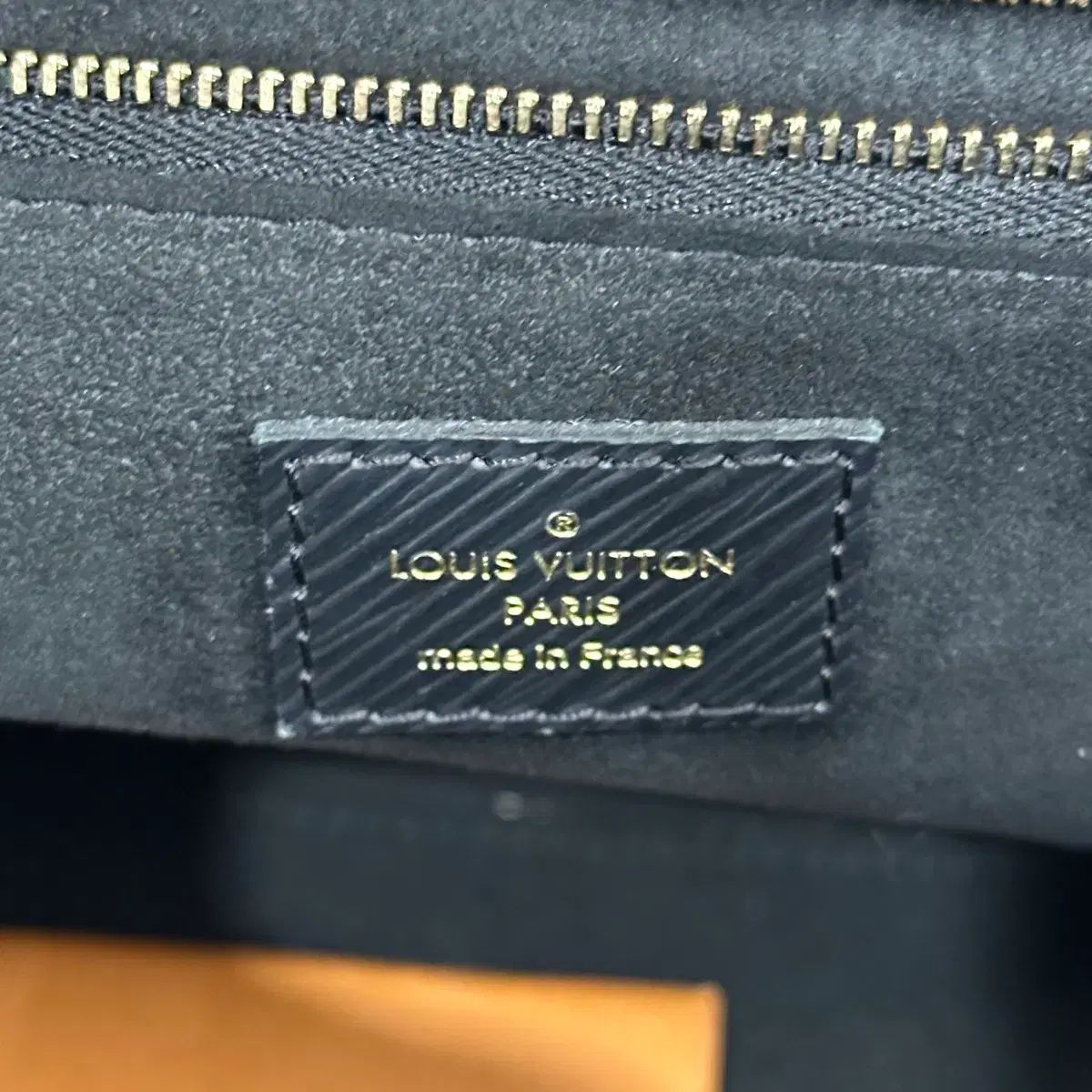 ルイヴィトン ツイスト ゴールド トップハンドル クロス ショルダーバッグ 着心地重視 体型補正