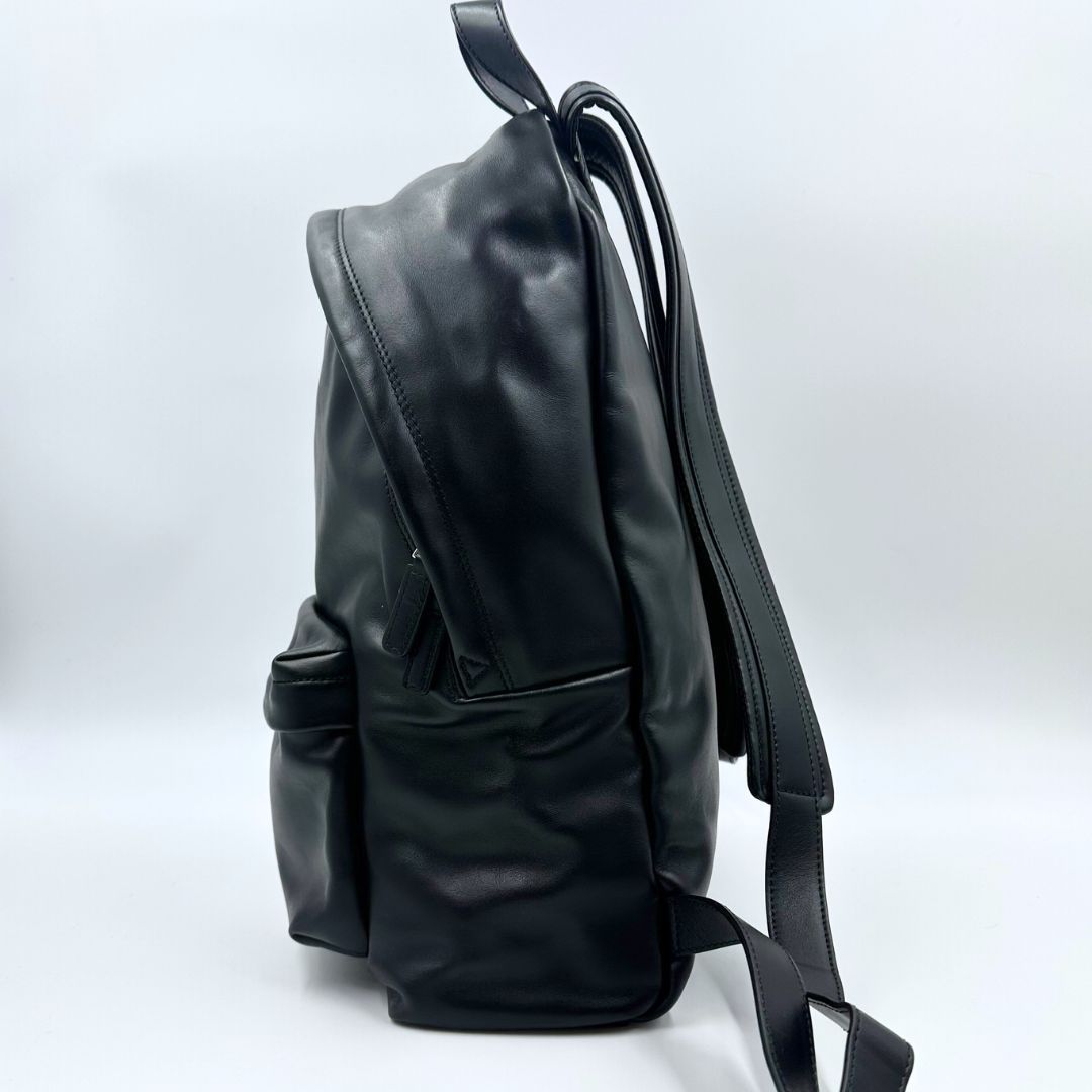 新古品】GIVENCHY オールレザー スター バックパック リュック - メルカリ