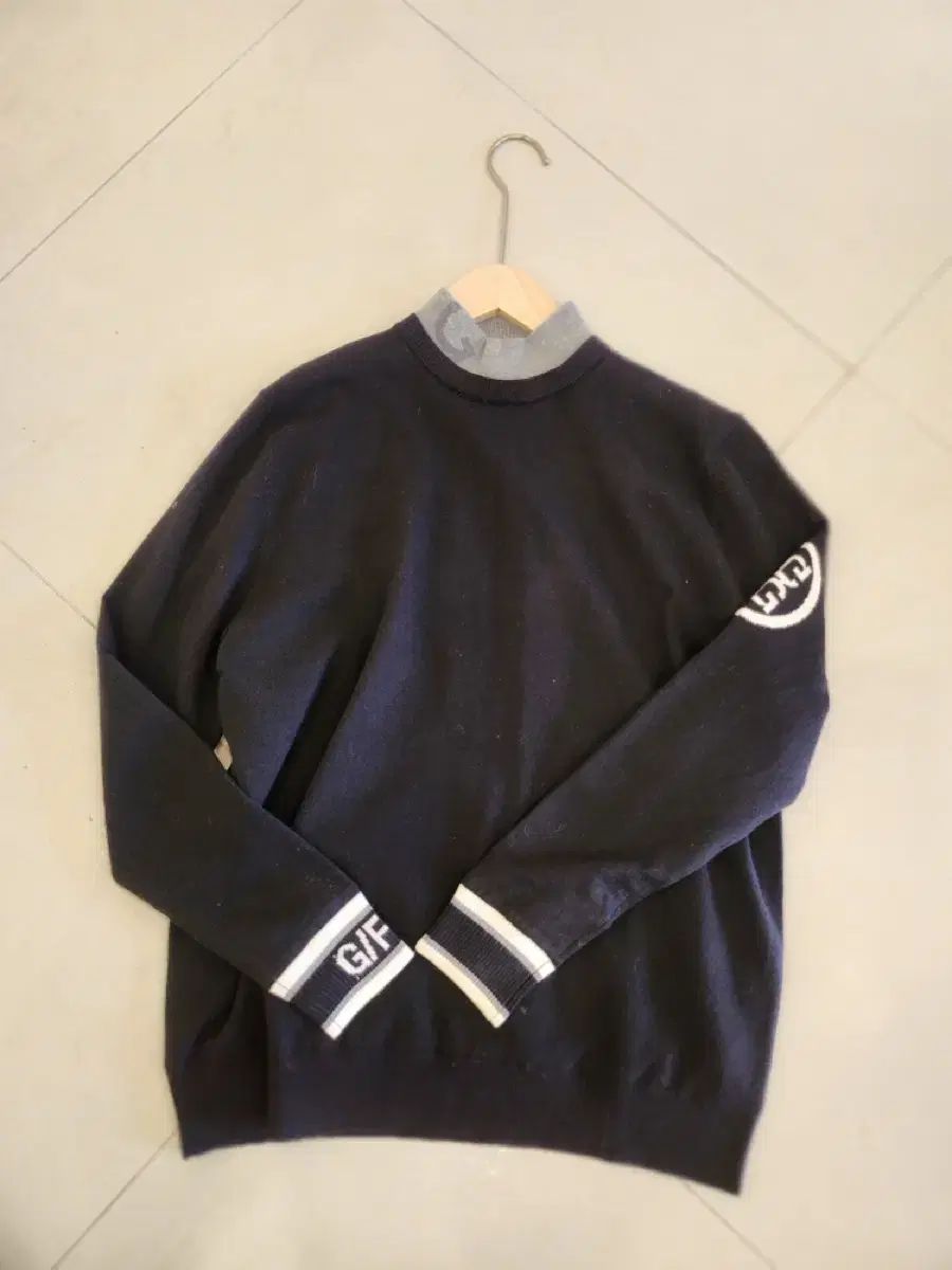 新品未使用韓国G/FOREジーフォアメンズ裏地付きモックネックsizeXLブラッ G/FORE ジーフォア XLサイズモックネックロングスリーブT-シャツ 黒色