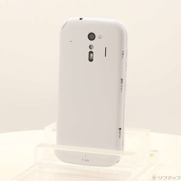 中古品〕 らくらくスマートフォン 32GB ホワイト F-42A docomoロック
