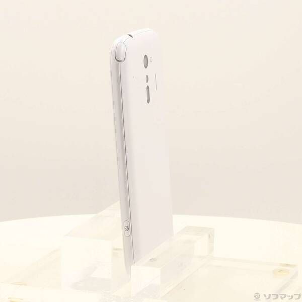 中古品〕 らくらくスマートフォン 32GB ホワイト F-42A docomoロック