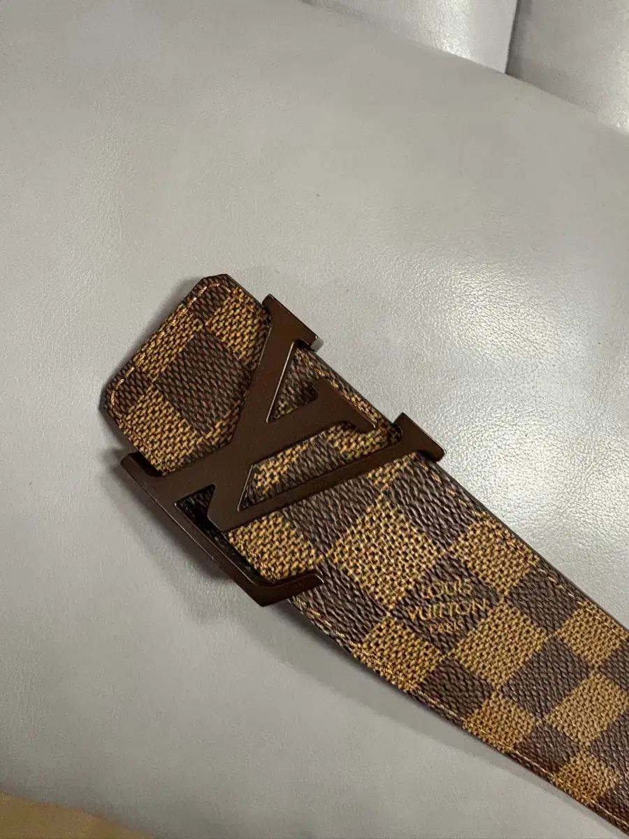 ルイヴィトン ダミエ ベルト m 9807