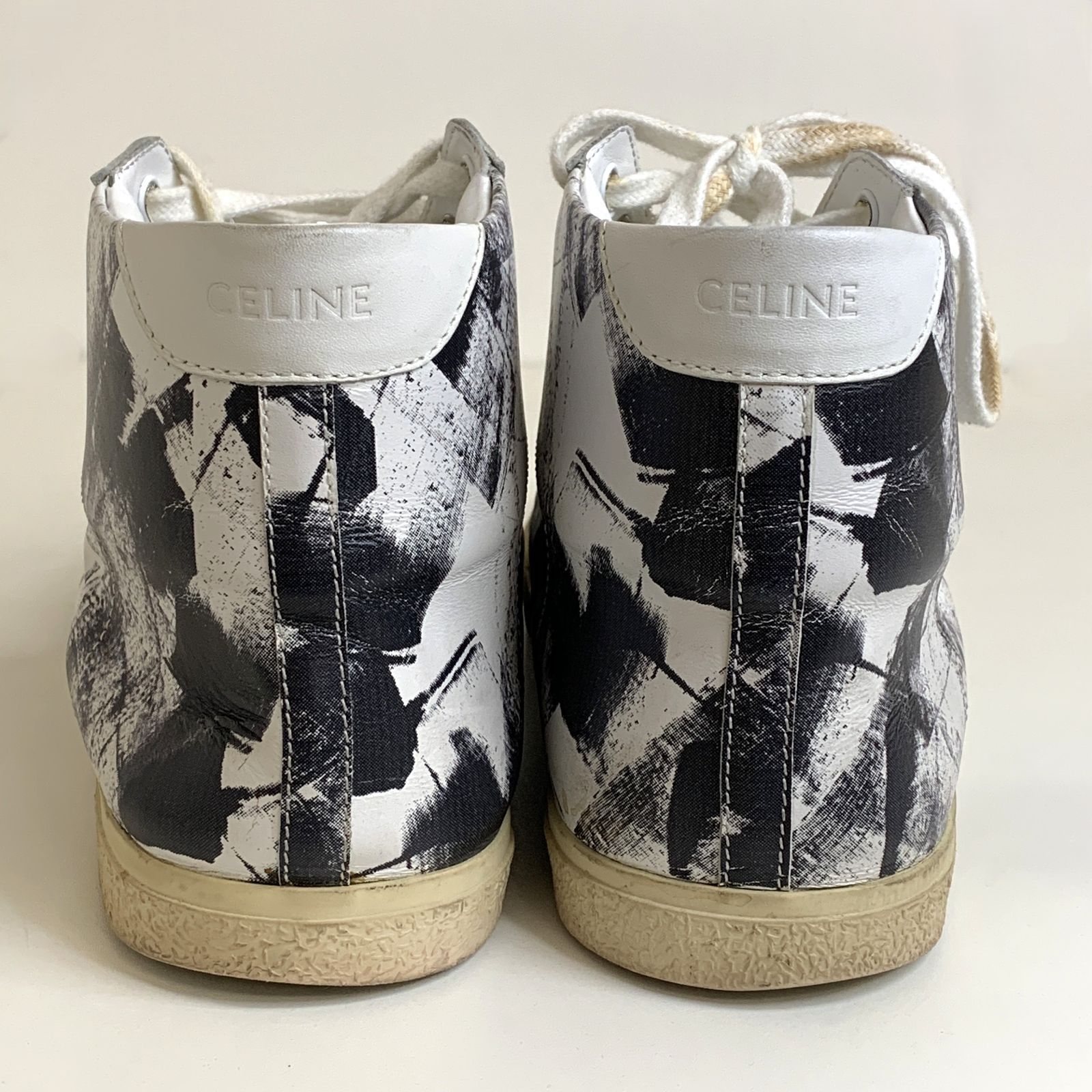 ハイカットスニーカー