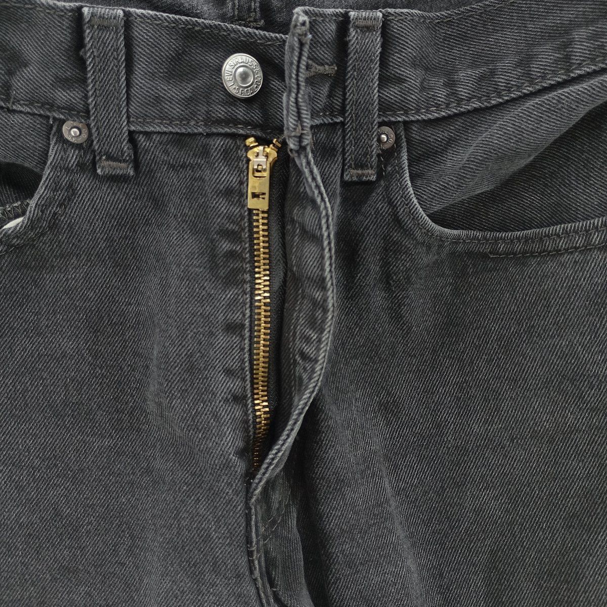 テーパードデニムパンツ