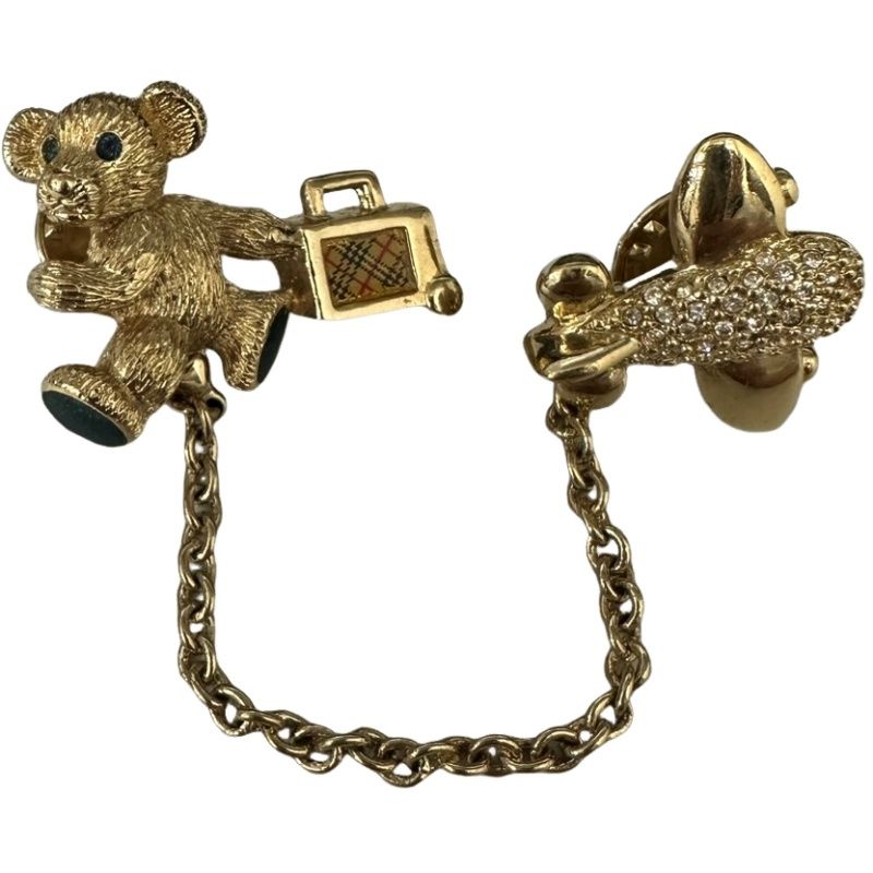 Burberrys　バーバリー　くま　ベア　飛行機　ピンバッジ　40371 Burberrys バーバリー くま ベア 飛行機 ピンバッジ 40371 - メルカリ