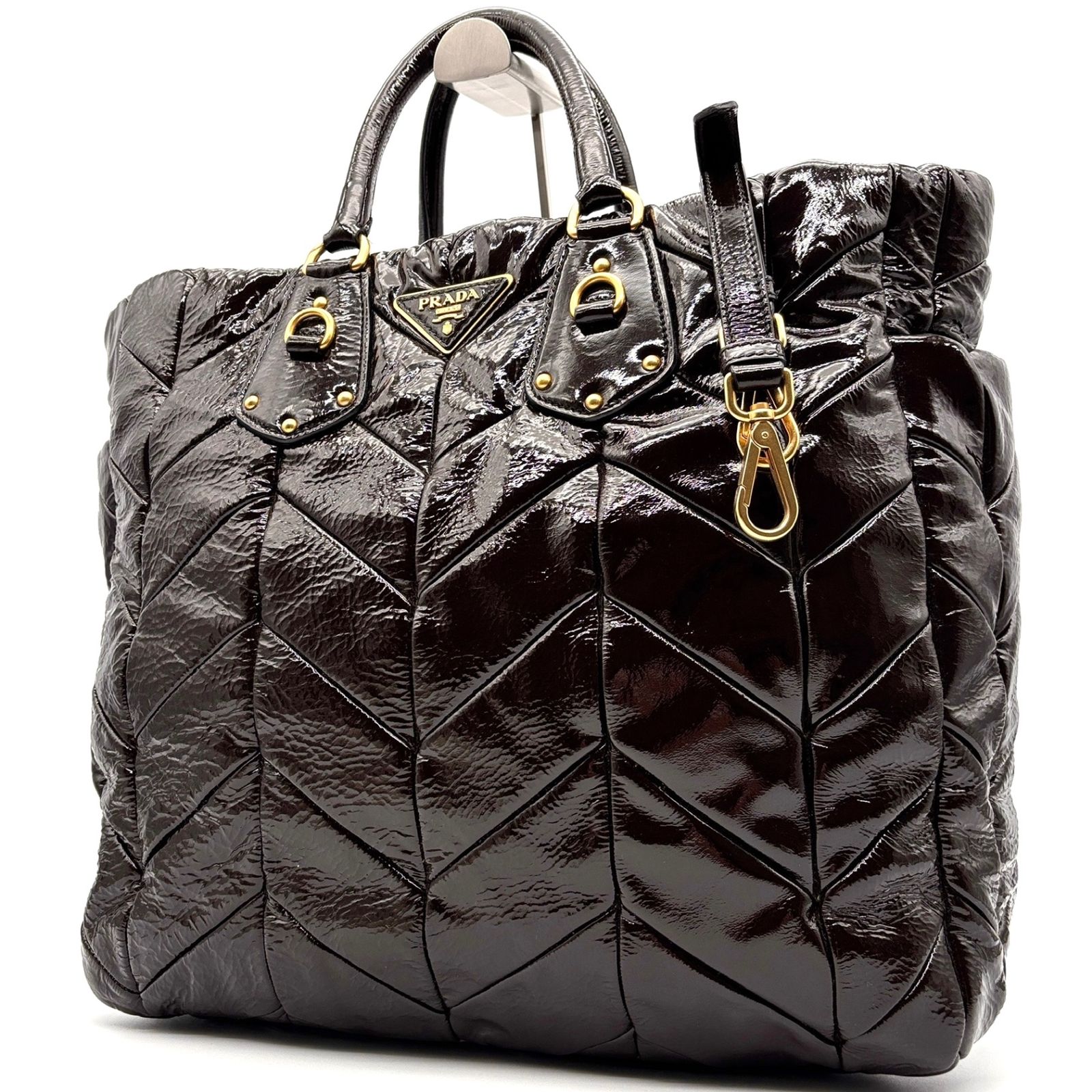 PRADA プラダ トートバッグ ショルダーバッグ 2 way 三角ロゴプレート キルティング パテントレザー ブラウン 茶 レディース メンズ 白タグ ビジネス 大容量