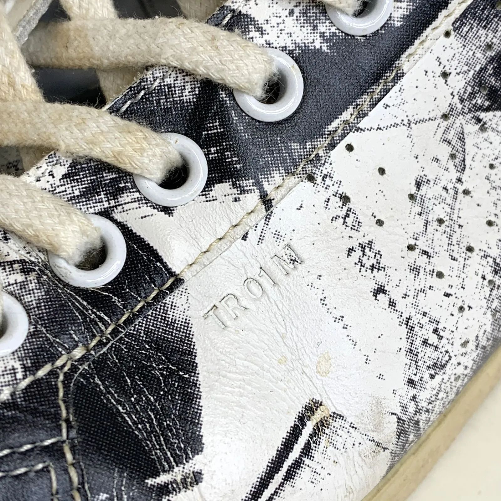 ハイカットスニーカー