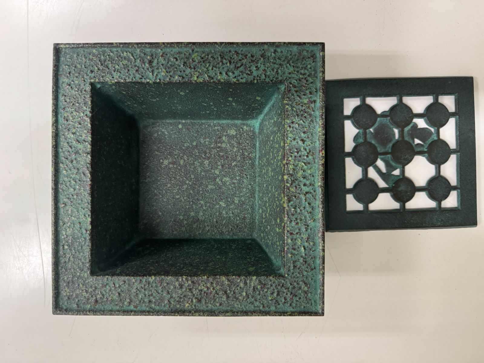 昭和レトロ】鋳物 灰皿 - メルカリ