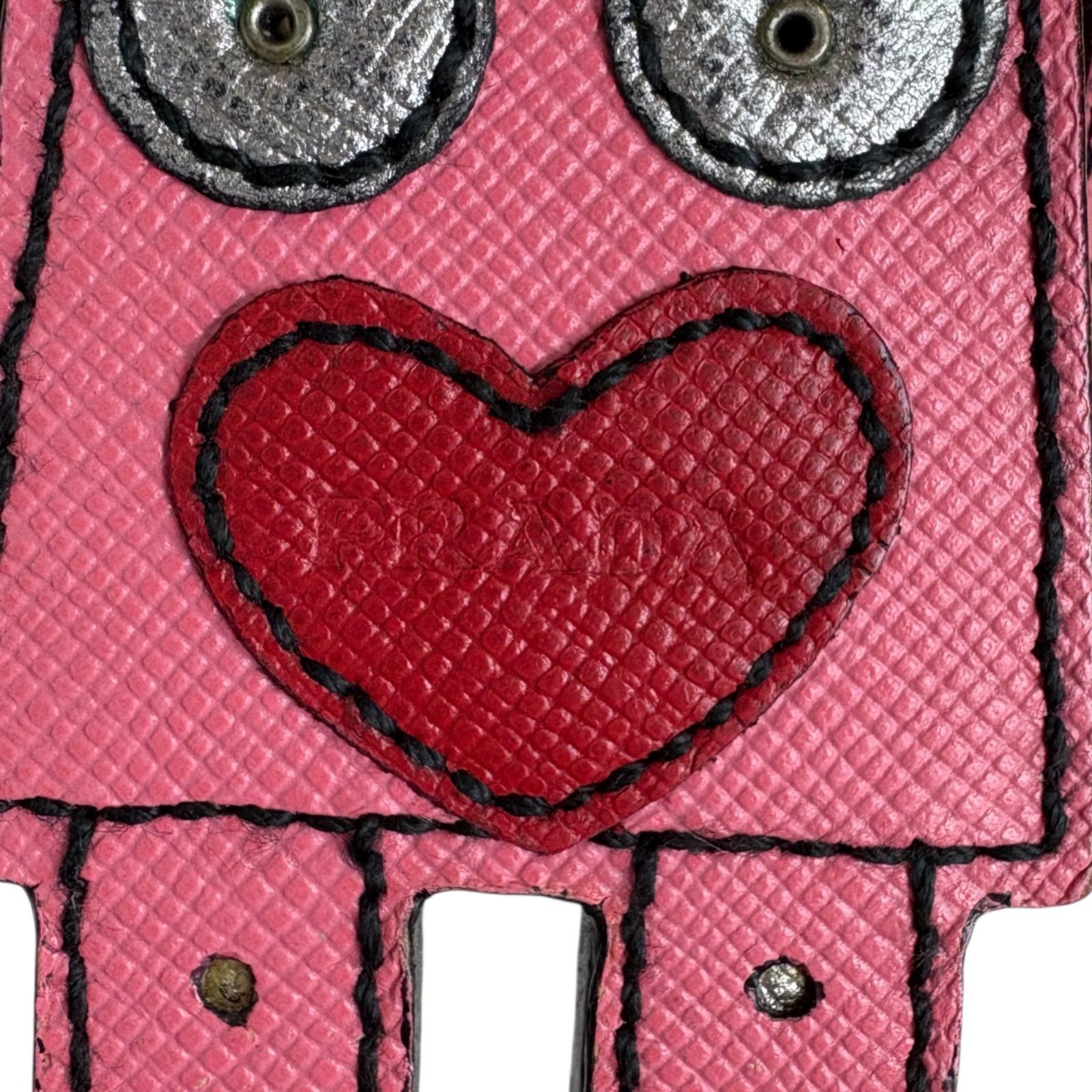 プラダ　PRADA フラワーモチーフ　バッグチャーム　花　ピンク　レザー プラダ PRADA フラワーモチーフ バッグチャーム 花 ピンク レザー