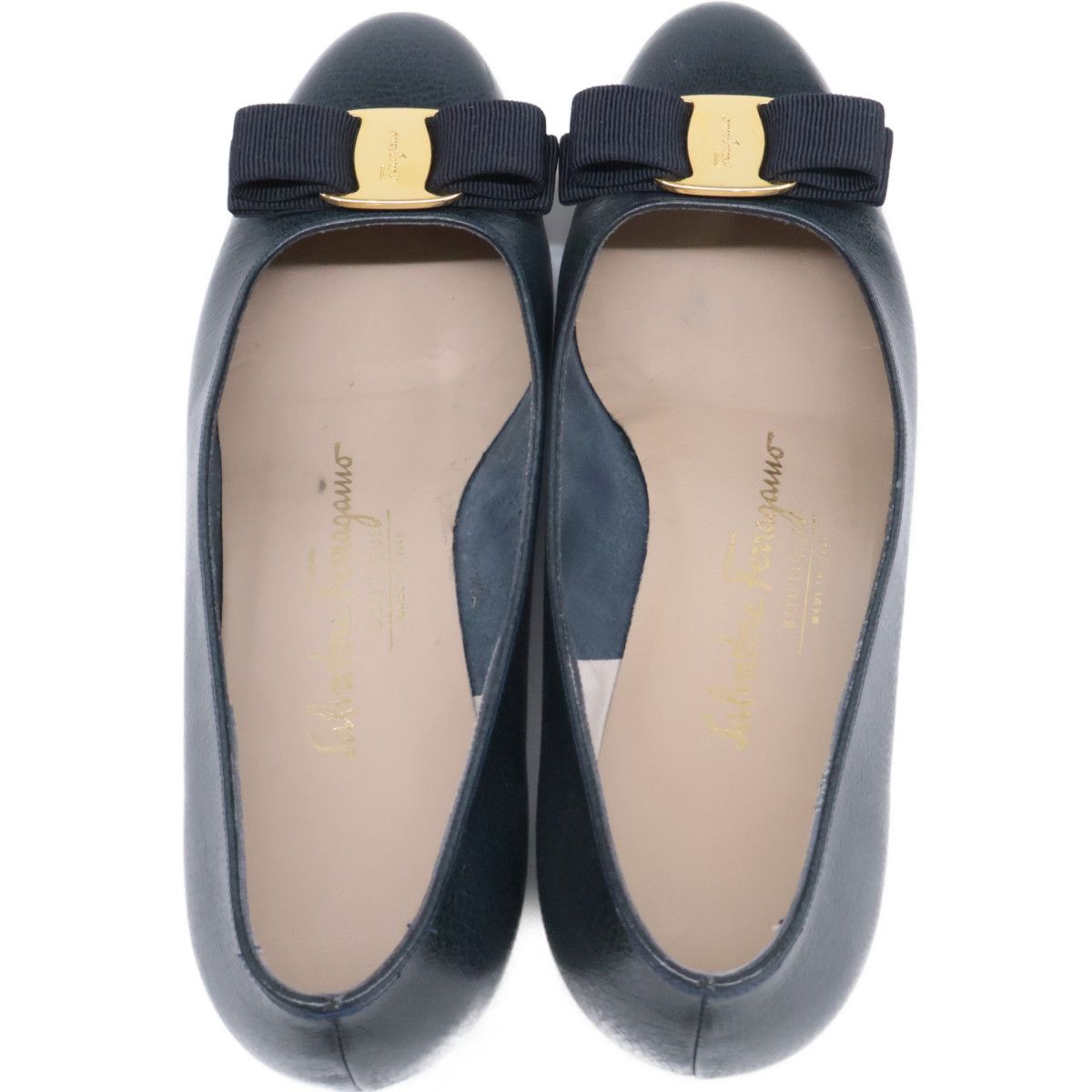 Salvatore Ferragamo サルヴァトーレフェラガモ VARA ヴァラリボン