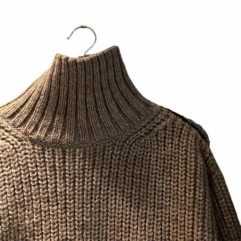 タトゥー タートルネック