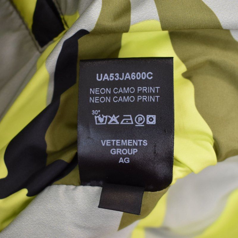 ヴェトモン ベトモン VETEMENTS 22FW NEON CAMO LOGO PUFFER JACKET