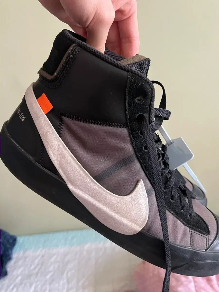 オフホワイト コラボ