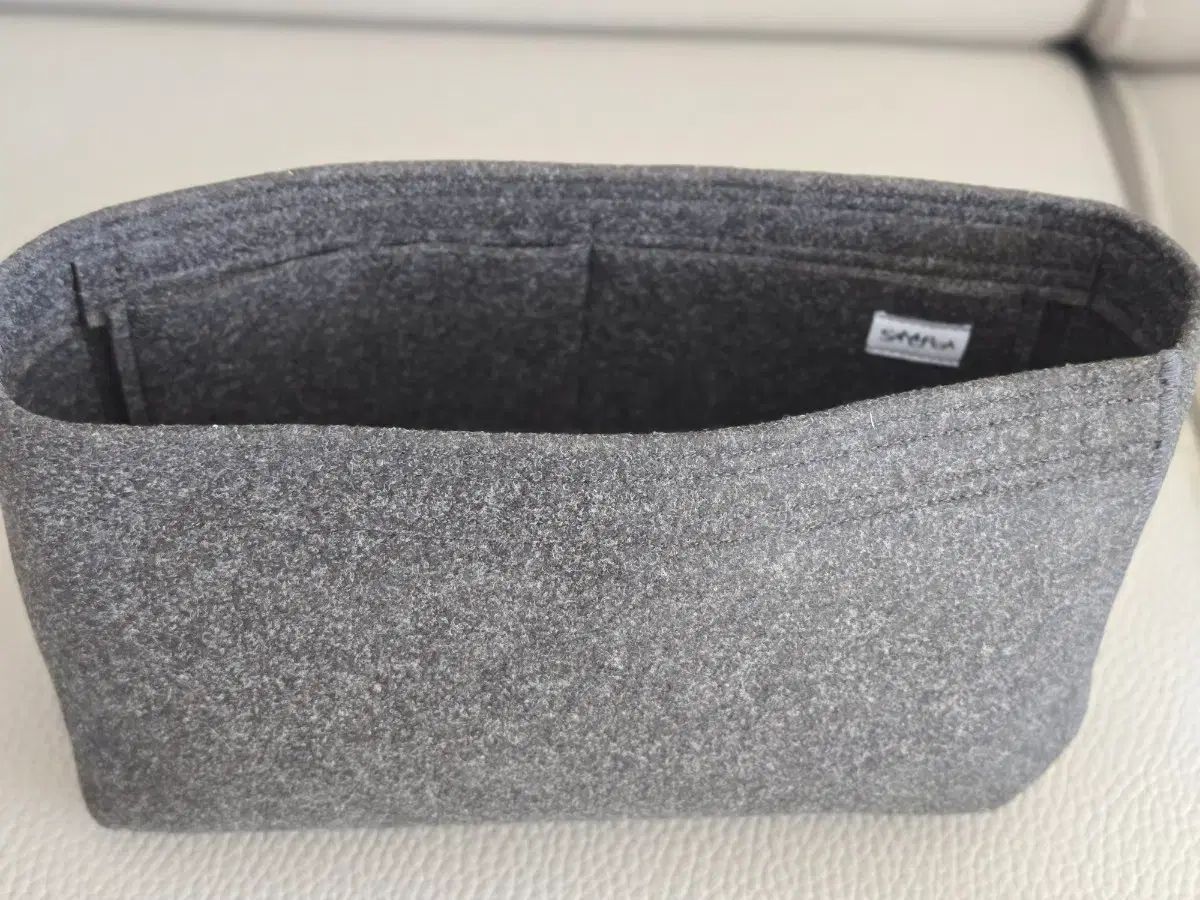 プラダ　メッセンジャーバッグ　ポコノ　テスート　ショルダー　24102101 プラダ メッセンジャーバッグ ポコノ テスート ショルダー 24102101