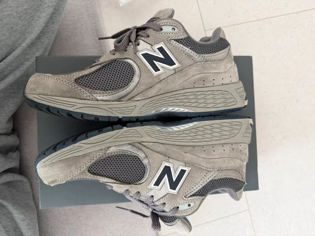 us 9 ニュー ンス 2002 R グレー