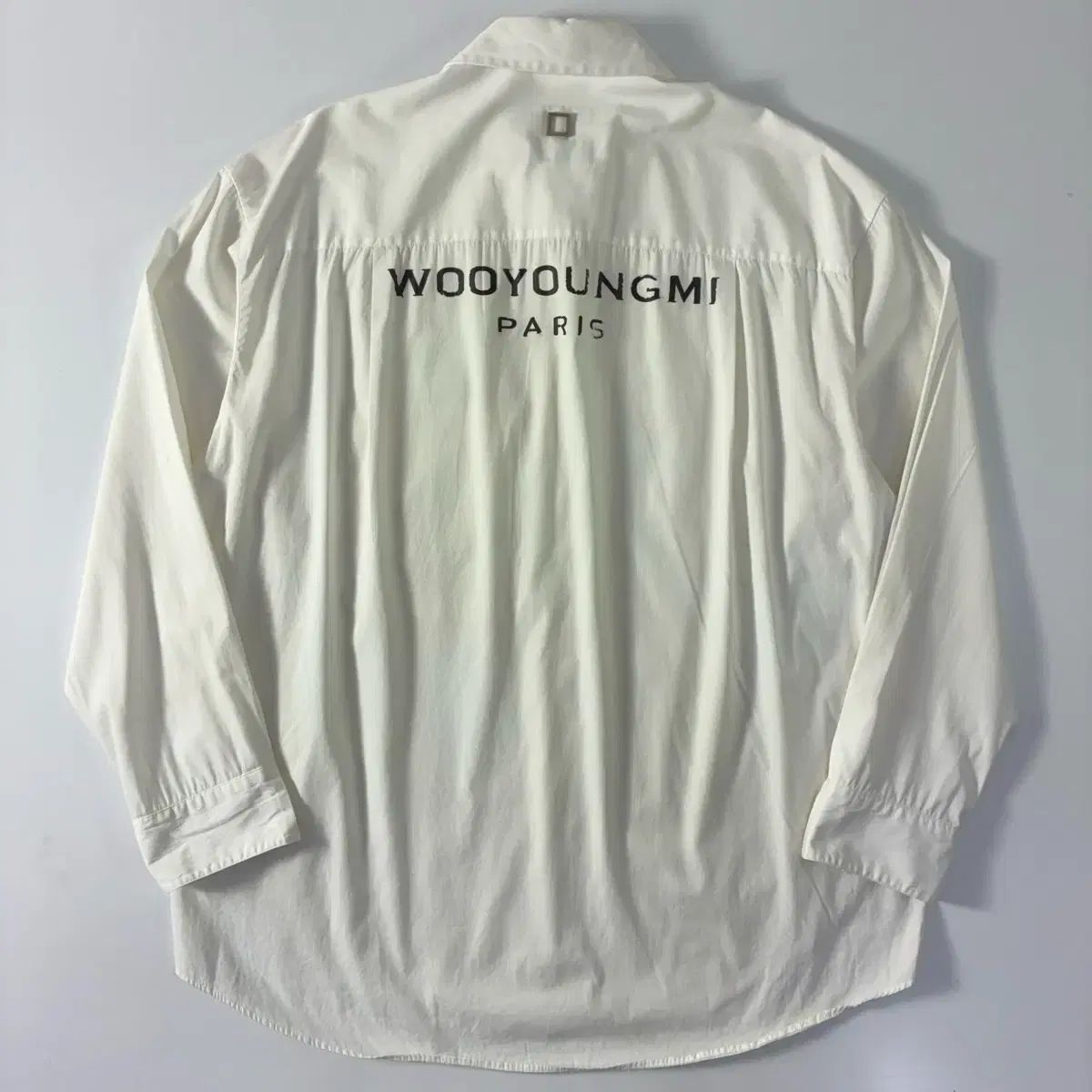 WOOYOUNGMI ウーヨンミ バックロゴ 白 シャツ