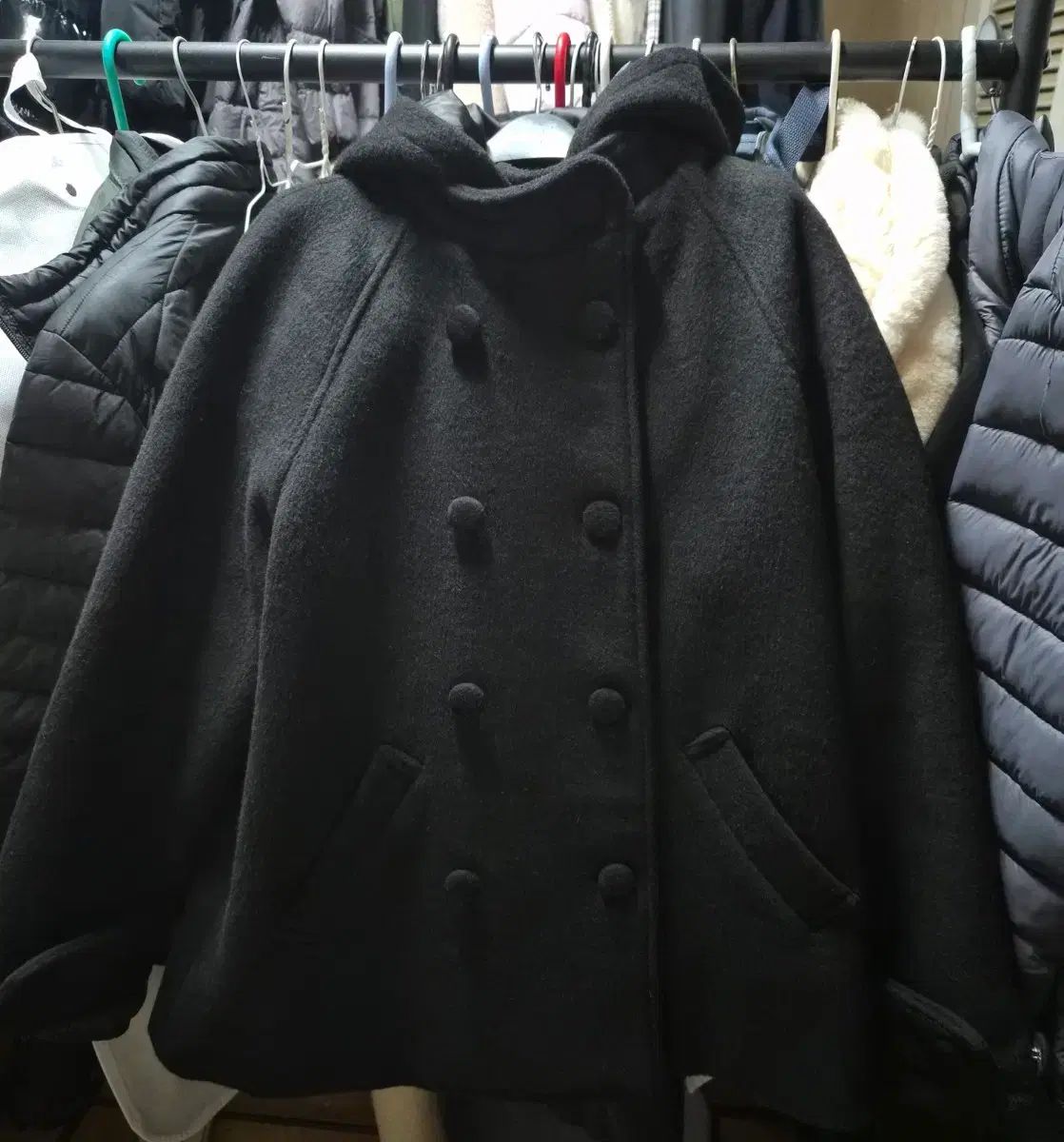 ハグユアースキン フード ハーフ コート ブラック - メルカリ