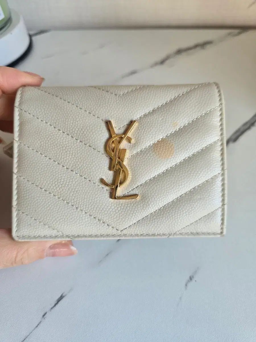 イヴ サンローラン アイボリー 二つ折り財布