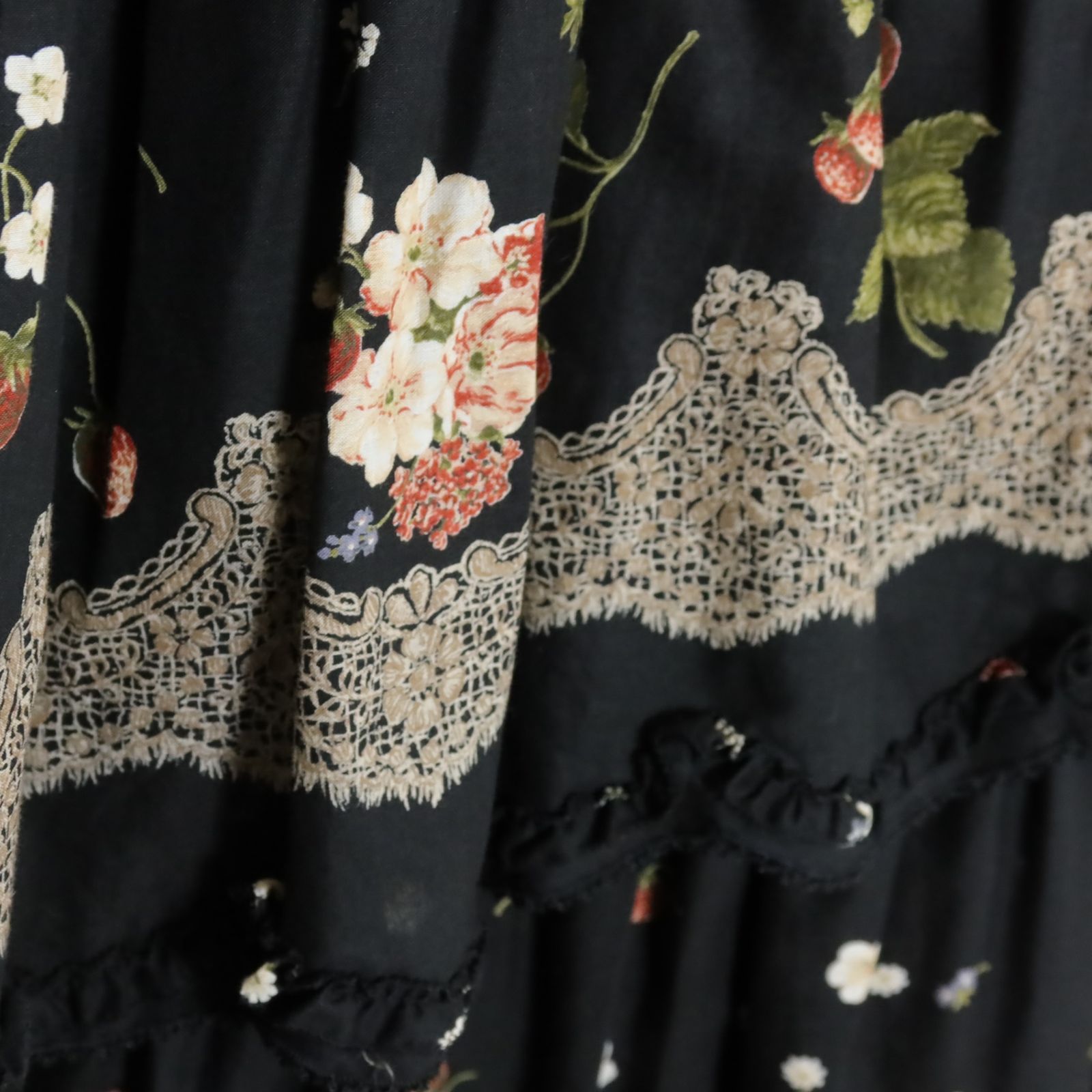 美品】ピンクハウス☆イチゴpt♪総かぶせ段々フリルのローンスカート