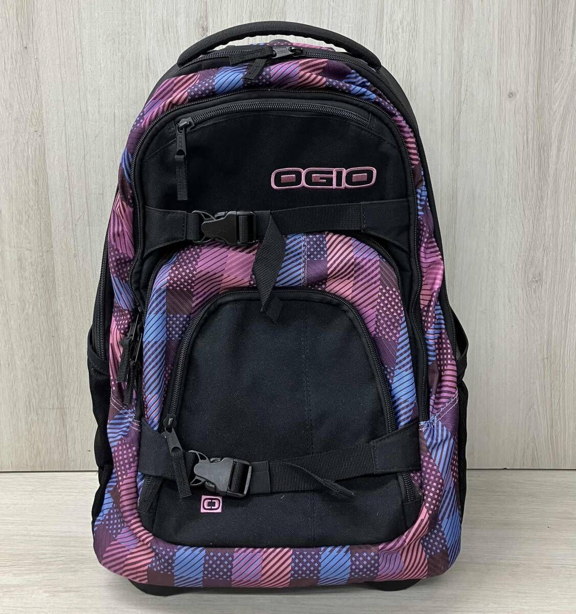 OGIO|オジオ|キャリーバッグ|リュックとの2 way|ブラック×ピンク系×ブルー系
