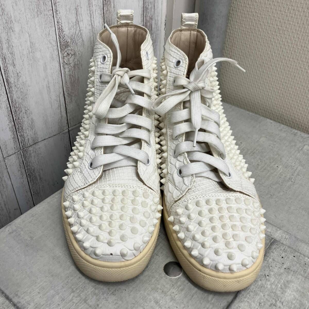 ホワイト Christian Louboutin|スニーカー ホワイトスタッズ